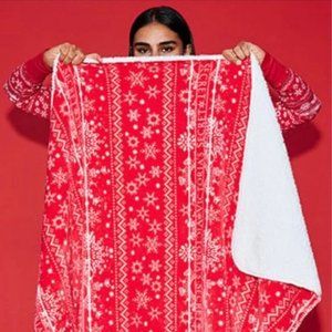 Victoria's Secret 50x60 Sherpa Fleece Red Snowflake Design Holiday Blanket, NWT